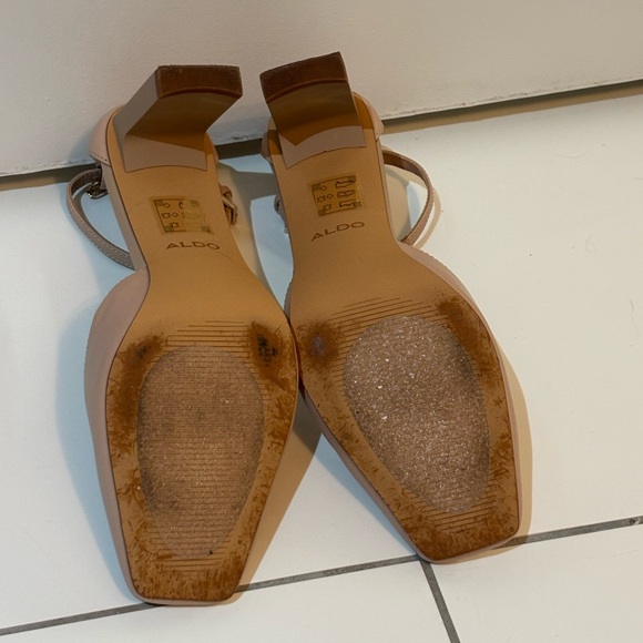 ALDO 2.5” Elegant Ankle Strap Heels with Good Chain Detail, Tan, Size 7. - Picture 9 of 11